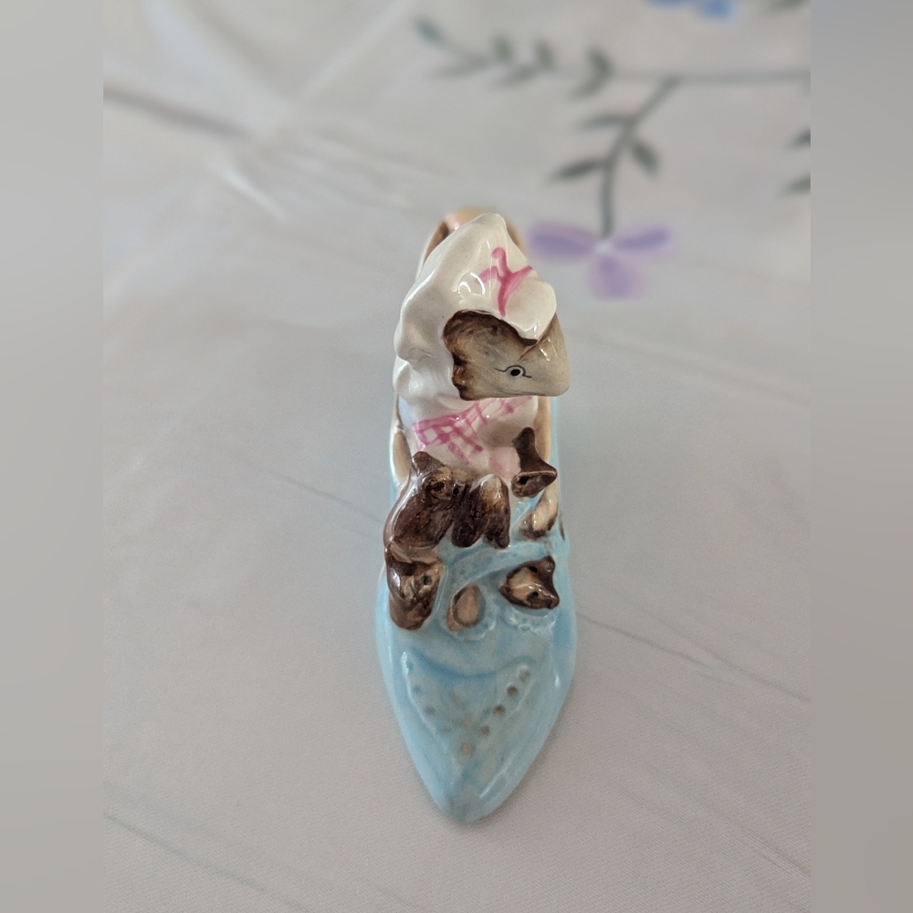 Vintage Beatrix Potter The Old Woman Who Lived In A Shoe. 1969